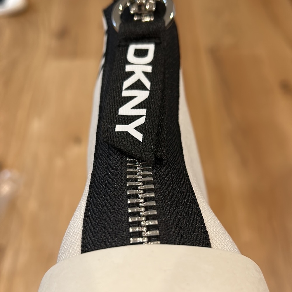 DKNY Fashion Sneakers NWT - Picture 3 of 5